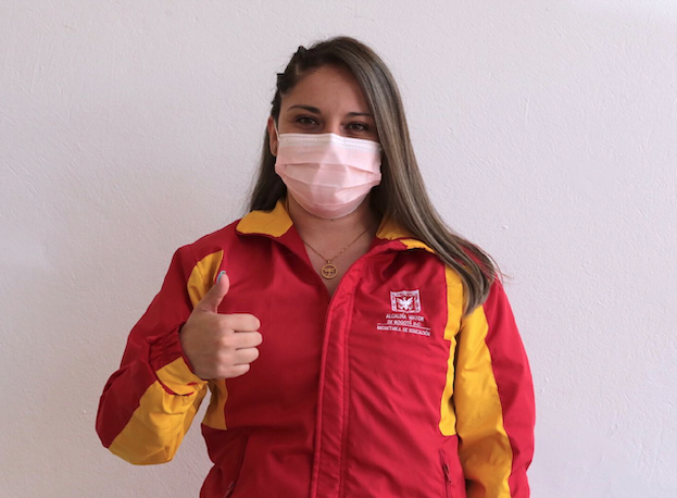 Funcionaria en punto de atención