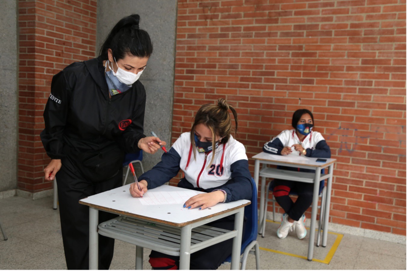 Estudiante presentando exámen